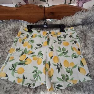 Isaac Mizrahi White and Yellow Lemon Print Women Shorts